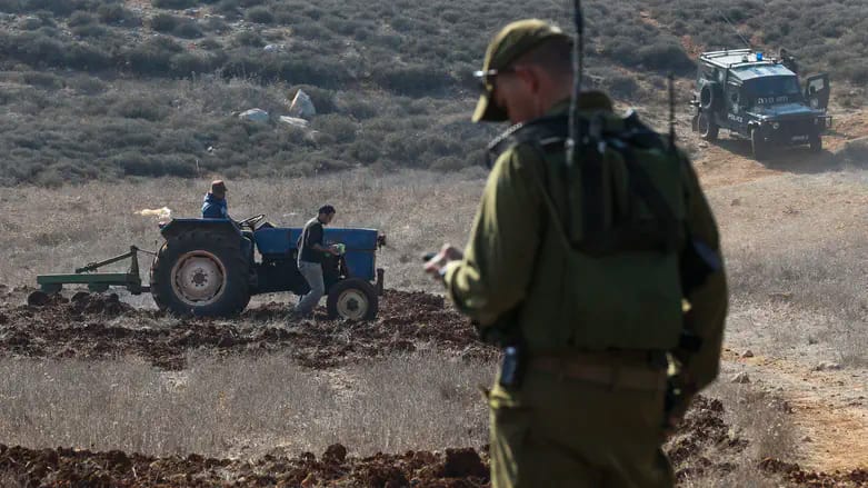 גרסאות סותרות לעימות בקוסרה: צה"ל מדווח על התבצרות ישראלים, התושבים טוענים ל"מארב מתוכנן"