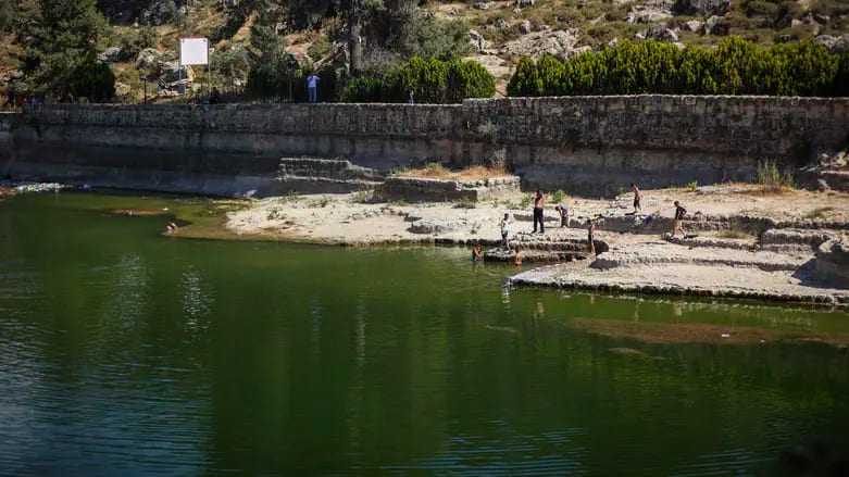 ברגע האחרון: צה"ל עצר את הפיילוט לכניסת ישראלים לבריכות שלמה