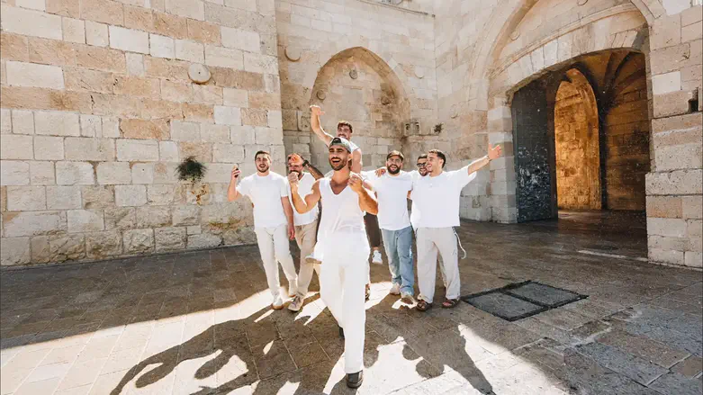 מתן חסן משחרר שיר תפילה חדש לימי הסליחות: "חטאנו לפניך"