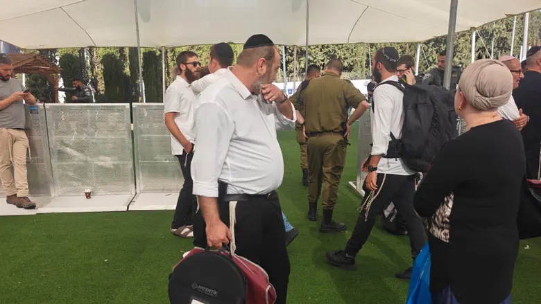יום שיא בתל השומר: מאות חרדים התגייסו לצה"ל, רבים מהם למסלולי לחימה