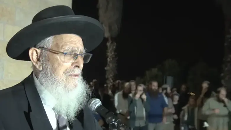 שידור חי: הרבנית רבקה שפירא מובאת למנוחות בעפרה