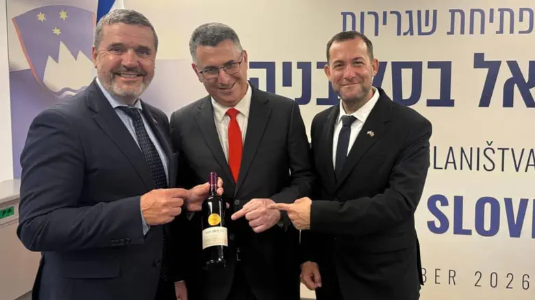 שר החוץ הסלובני התרגש מהיין של השומרון