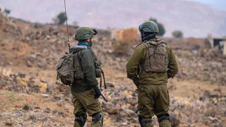 צה"ל: שני לוחמים נפצעו קל מפיצוץ מטען על כלי הנדסי בדרום לבנון