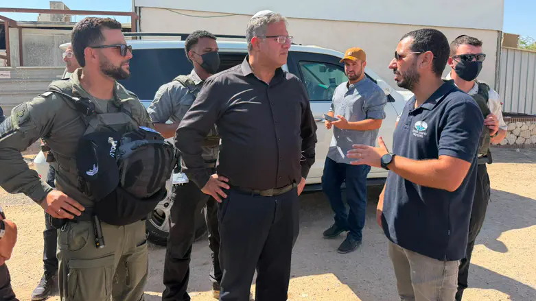 "נגמרו המשחקים" | בן גביר התעמת עם תושבים בביר הדאג'
