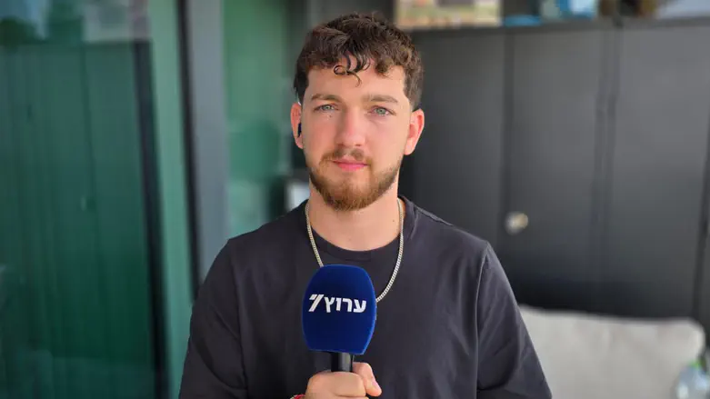 מהסליחות בשבי לאמירת תודה בכיכר החטופים: בר קופרשטיין סוגר מעגל