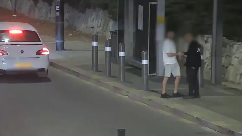 תיעוד: הסוכן הסמוי ביצע עסקאות סמים - החשודים נעצרו