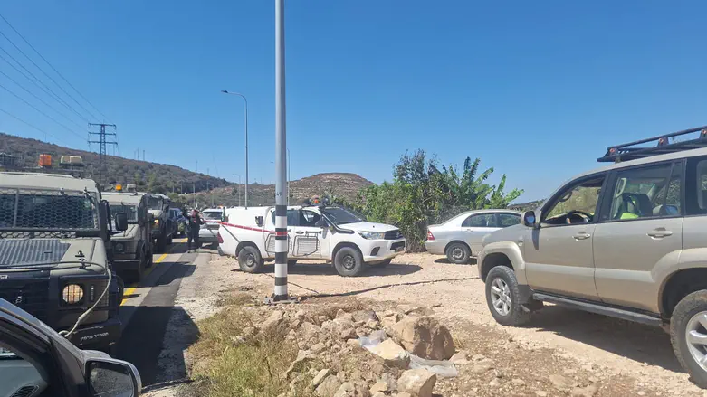 גבר כבן 30 נפצע קשה בפיגוע בבנימין; המחבל נמלט רגלית כשהוא חמוש