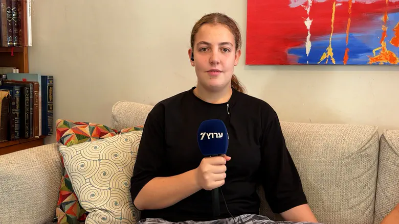 הטלית של אבא הייתה חסרה בתפילת נעילה: טליה שקרון על יום הכיפורים בלי אביה