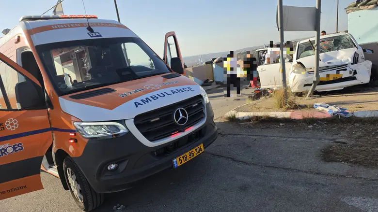חייל מילואים נפצע קשה מאוד בפיגוע דריסה במחסום על כביש 443