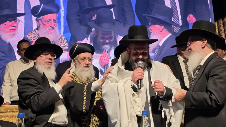 ארבעה חודשים אחרי שנבחר: הרב משה פורזיס הוכתר לרבה של חולון