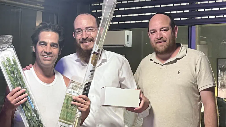 7 ברנז'ה: הריקוד של אביב גפן בסוכה - והרב שנבחר לאיש השנה