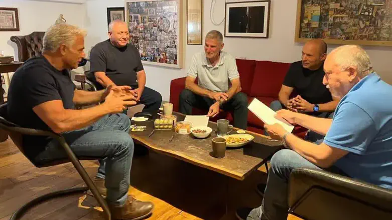 בנט, לפיד, איזנקוט, ליברמן וגולן מכריזים על הפסקת אש פנימית