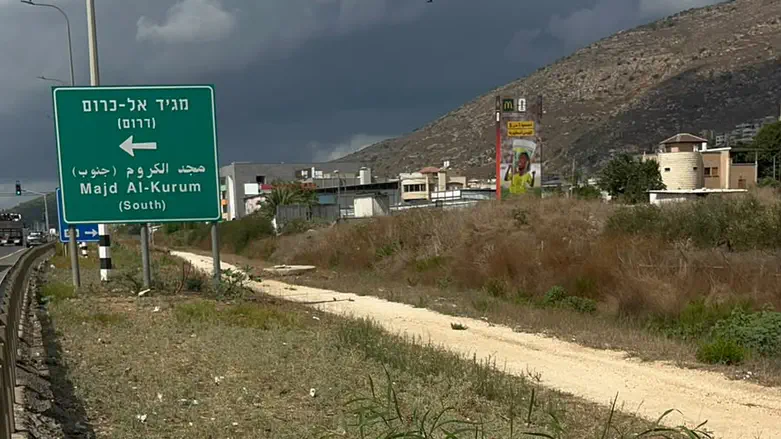 תיעוד מקומם: מאות דגלי ישראל נתלשו סמוך למג'ד אל-כרום