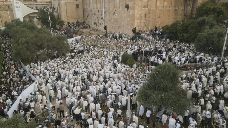צפו: "הושיע את עמך" למרגלות מערת המכפלה
