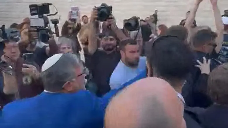 תיעוד | בן גביר התעמת עם תומכי בל"ד מחוץ לבית המשפט העליון