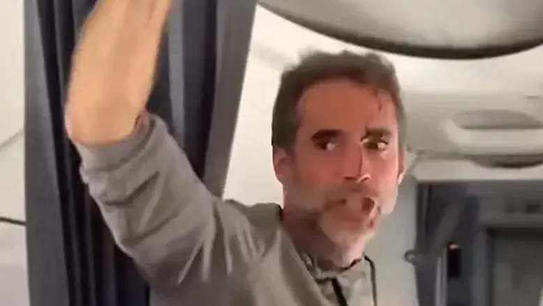 נקודה חמה, חוטי אוזניות ותהילים: כך פעלו הנוסעים בטיסה