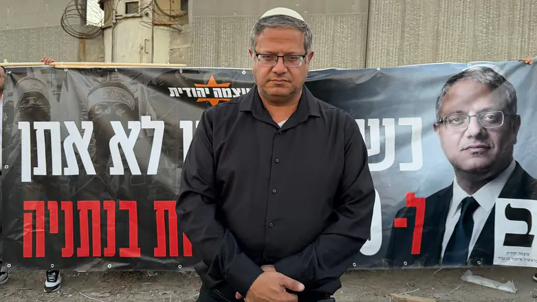 בן גביר סמוך לגדר: "אסור לחזור על הטעות"