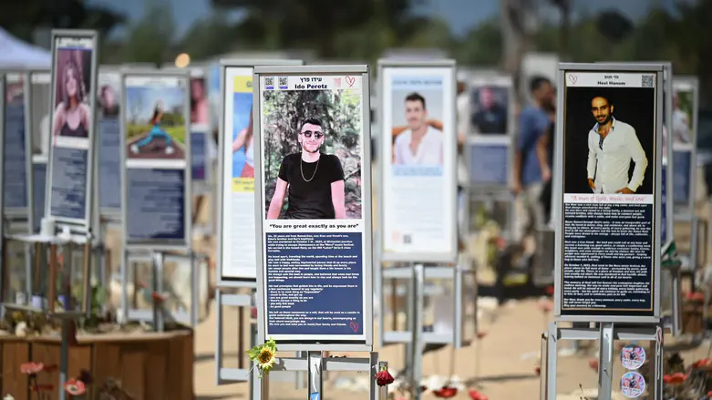 אלפים חזרו לזירת הטבח בנובה והתייחדו עם זכר הנרצחים