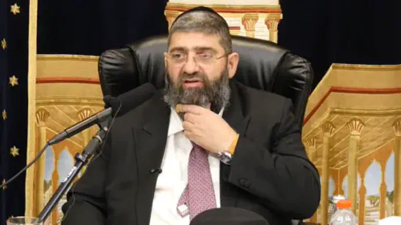 הרב עמרמי סירב לתמוך בש"ס; הרב יצחק יוסף תקף: קיבלת 42 מיליון שקל