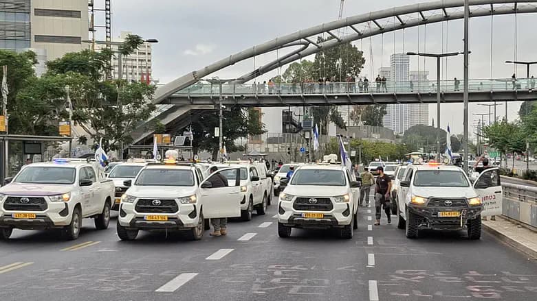תיעוד | רבש"צים מחו מול הקריה: "נחצה קו אדום"