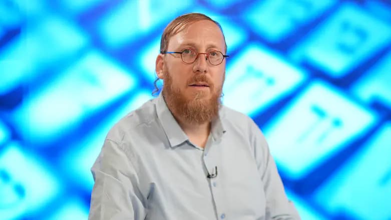 מחיר התמיכה בנתניהו? החשש של ברל'ה קרומבי: טראמפ יתערב בהרכבת הממשלה