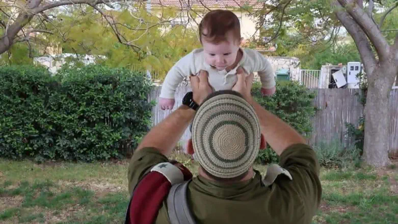 סגירת המעגל של המפקד שקרא לבנו על שם חברו שנפל