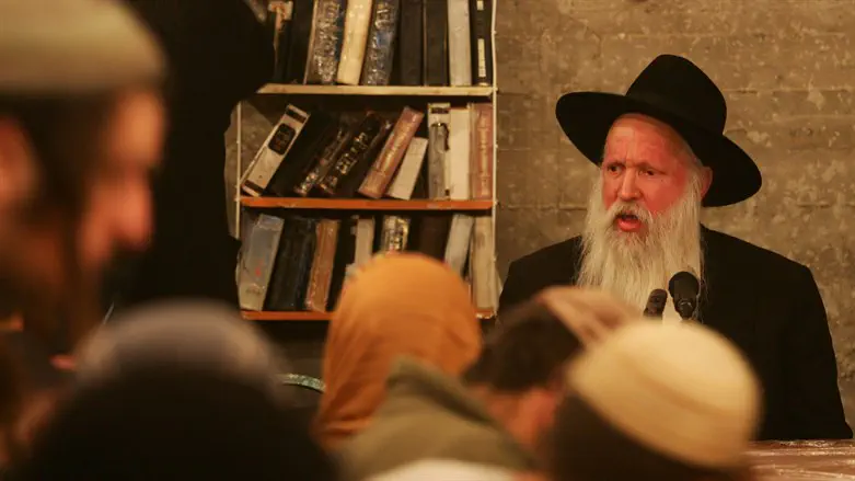 Rabbi Ginsburgh's surprising response to screen addiction