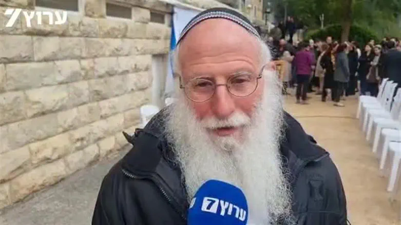 Rabbi Smotrich has a special routine on election day