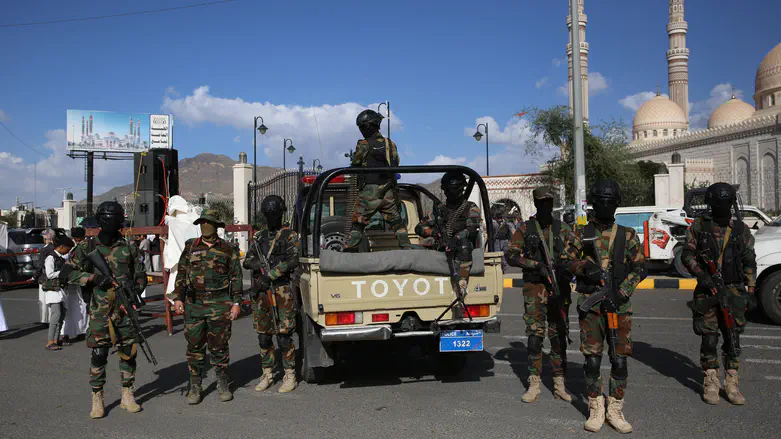 Houthi war escalates: 3 killed in Riyadh airport attack, fierce fighting in Yemen