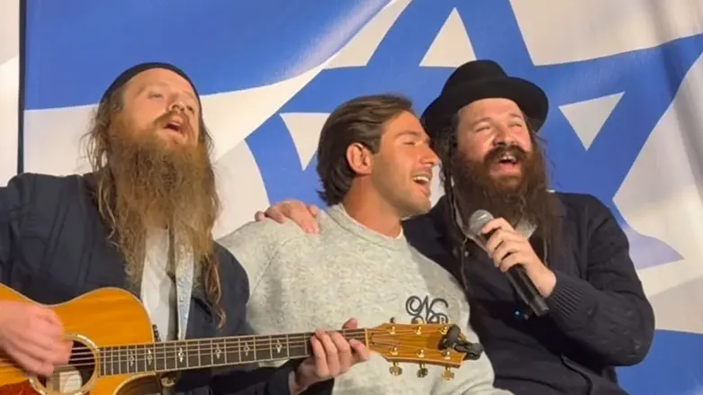 "Don’t Leave Me on My Own": Captivity survivor Omer Shem Tov sings with Zusha