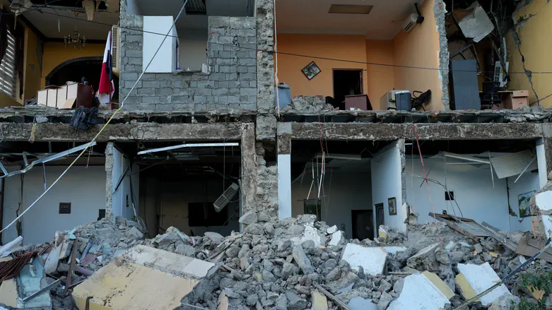 Panama rocked by 7.7 magnitude earthquake