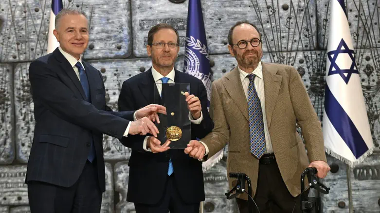 President Herzog awards Presidential Medal of Honor to Israel Bonds