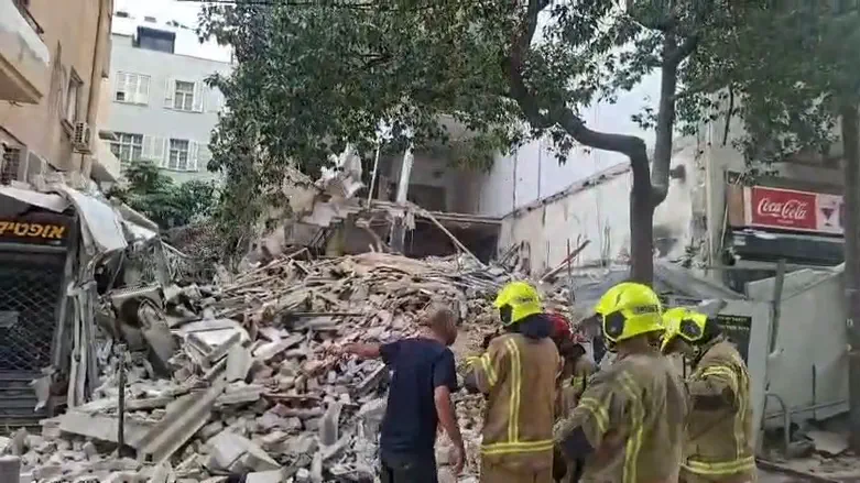Partial building collapse in Tel Aviv