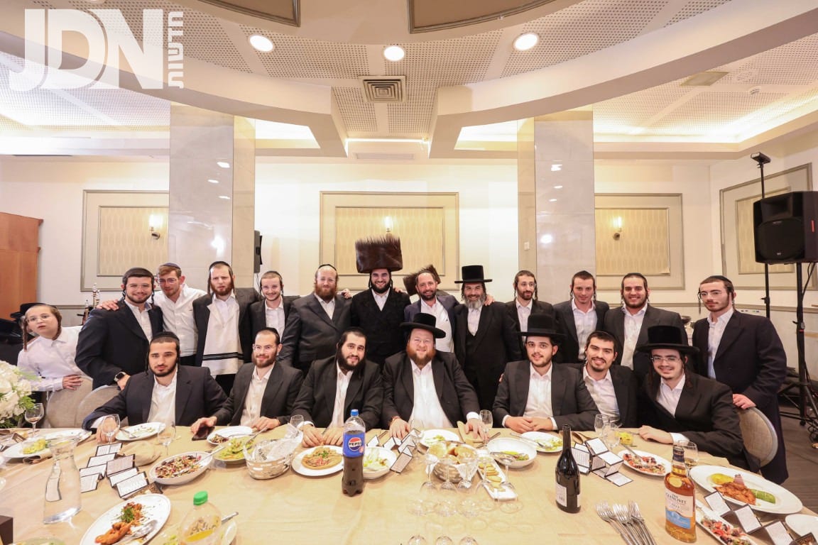 וְשָׂמַחְתָּ בְּחַגֶּךָ • כך חגגה תעשיית המוזיקה החסידית את שמחת ה'וואך נאכט' בערב החג