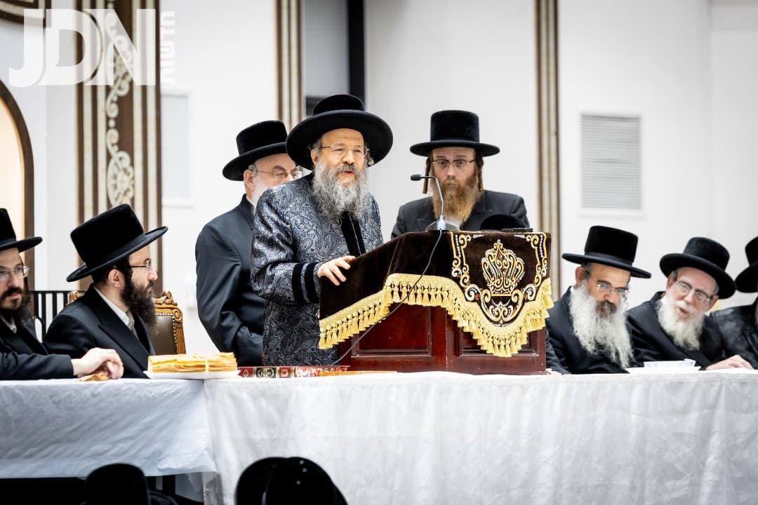 האדמו"ר מבאבוב 45 בדרשת פתיחת הזמן לתלמידי הישיבות וחלוקת אגוזים משיירי הנוי סוכה