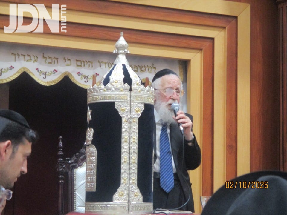 הקפות שניות בהיכל ישיבת 'באר יהודה' בראשות מרן הגר"א טופיק