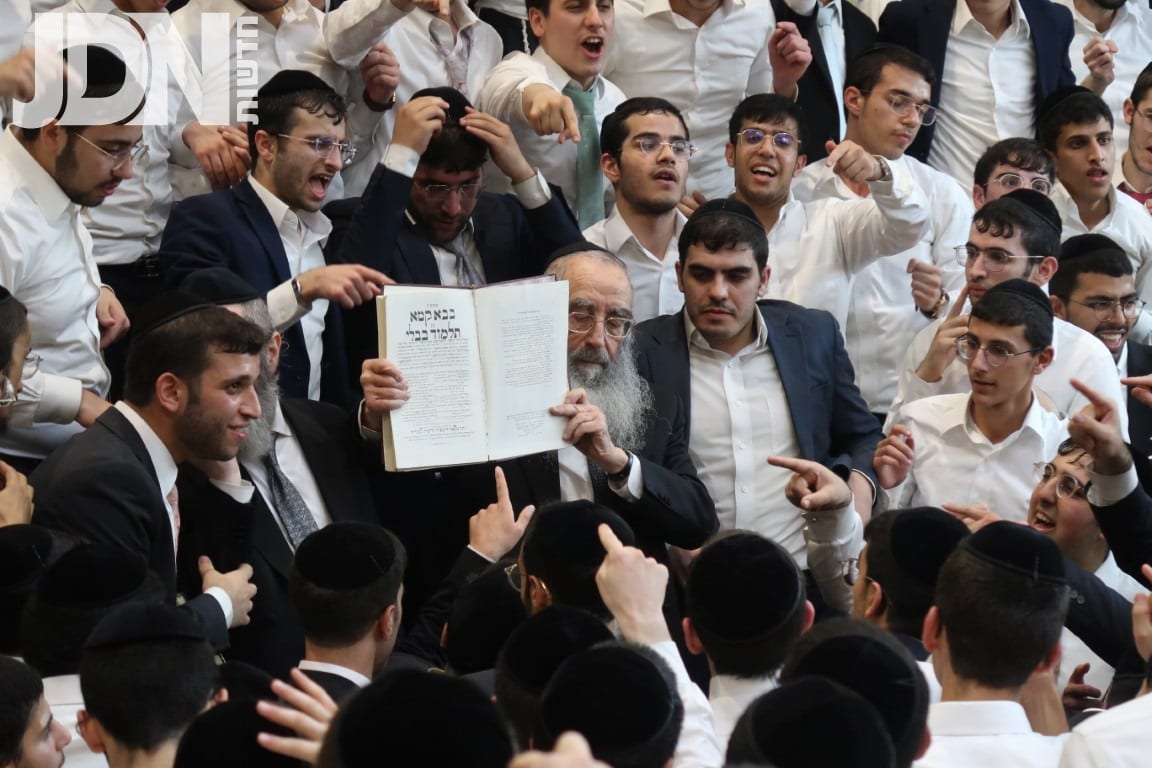 נָגִיל וְנָשִׂישׂ בְּזֹאת הַתּוֹרָה • הקפות שניות בישיבת 'בית שמעיה' בבני ברק