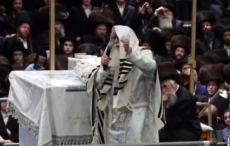 בעקבות דברי האדמו"ר בהקפות: הצלם הודיע שהוא מתנתק מהסמארטפון
