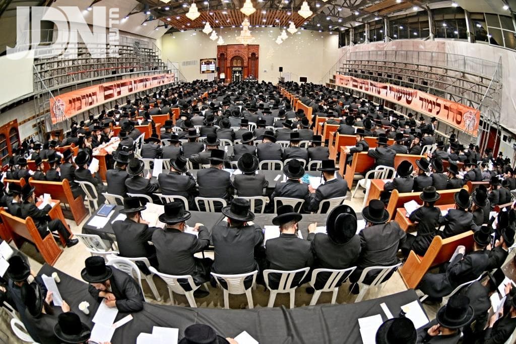 תיעוד: שיעורי תורה ברבים המרכזי בחצר הקודש ויז'ניץ