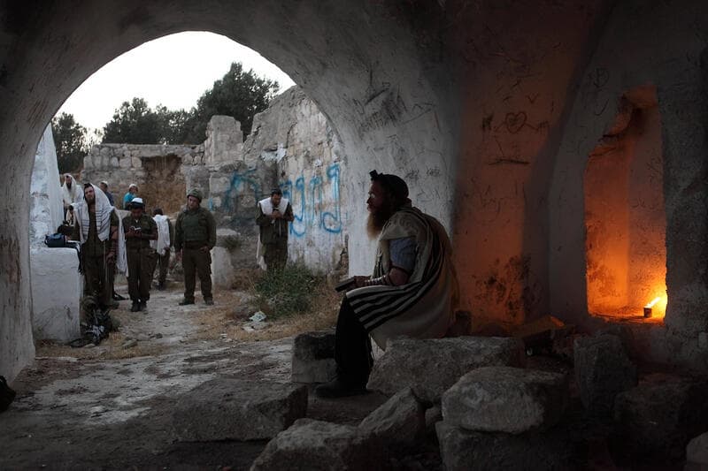 זעזוע בשומרון: ערבים הציתו את קבר אלעזר הכהן; הציון שוקם בתוך שעות