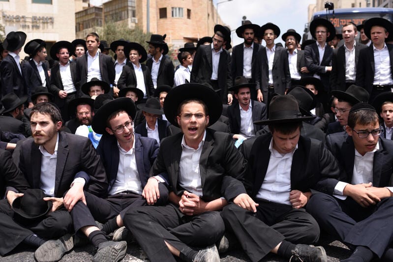 הנשק החדש של הפלג הירושלמי: מאות אלפי כלי הרעשה ומגאפונים נגד מעצר עריקים