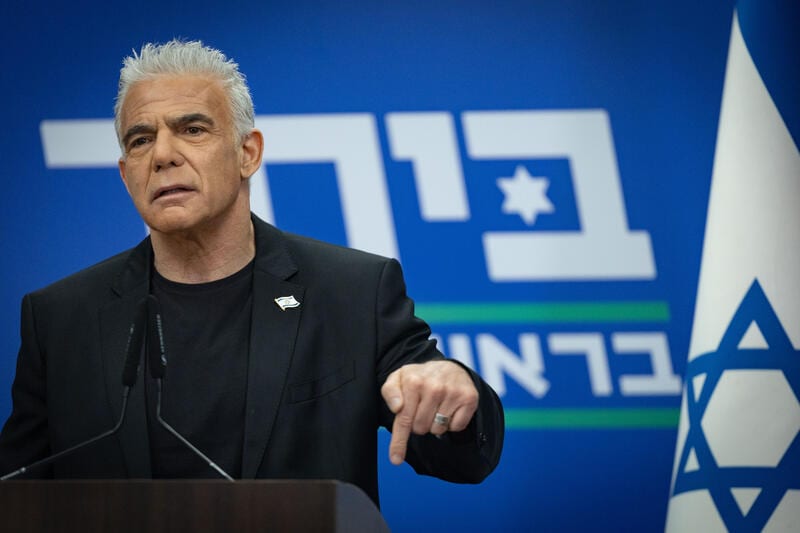 סערת היעדרות יאיר לפיד מהטקס הממלכתי לציון שלש שנים לטבח