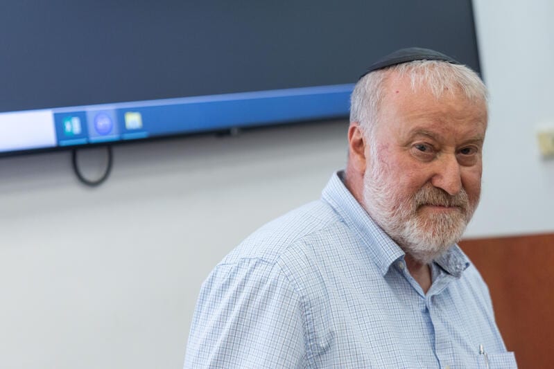 מנדלבליט על דוכן העדים: במוקד – האישורים לחקירות ראש הממשלה