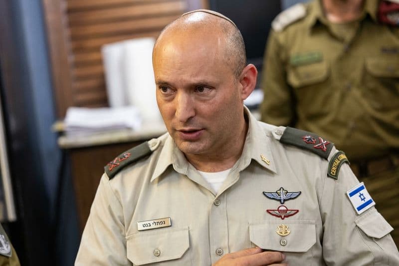"חולם והוזה ביום": פליטת פה משעשעת של נפתלי בנט בשידור "כשהייתי רמטכ"ל"