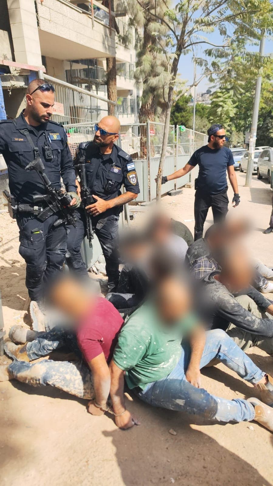 פעילות אכיפה בירושלים: 10 שוהים בלתי חוקיים נעצרו באתר בנייה בשכונת רמת אשכול