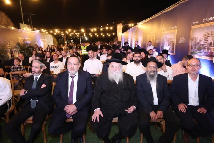 במעמד רב רושם הונחה אבן הפינה לפרויקט "ד.ש. בגבעה" של ד.ש מגורי ישראל בגבעת זאב