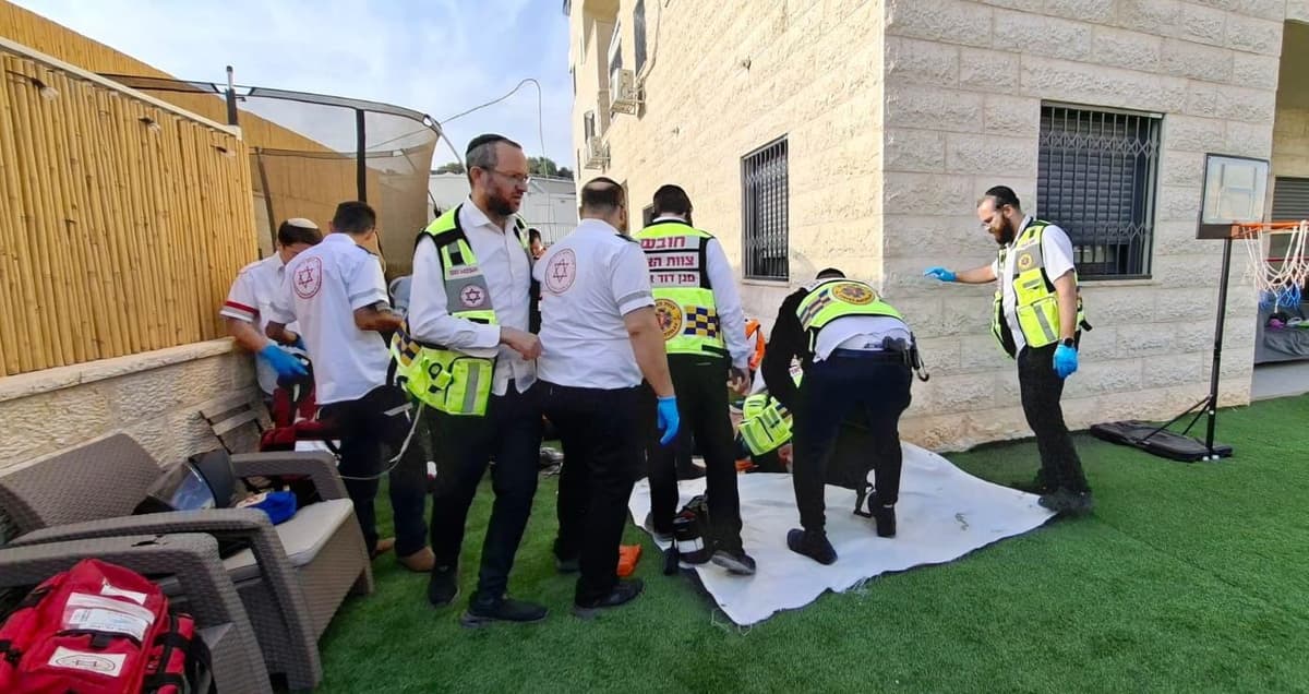 נקבע מותו: פועל נהרג בנפילה מפיגום בגובה שלוש קומות בבית שמש