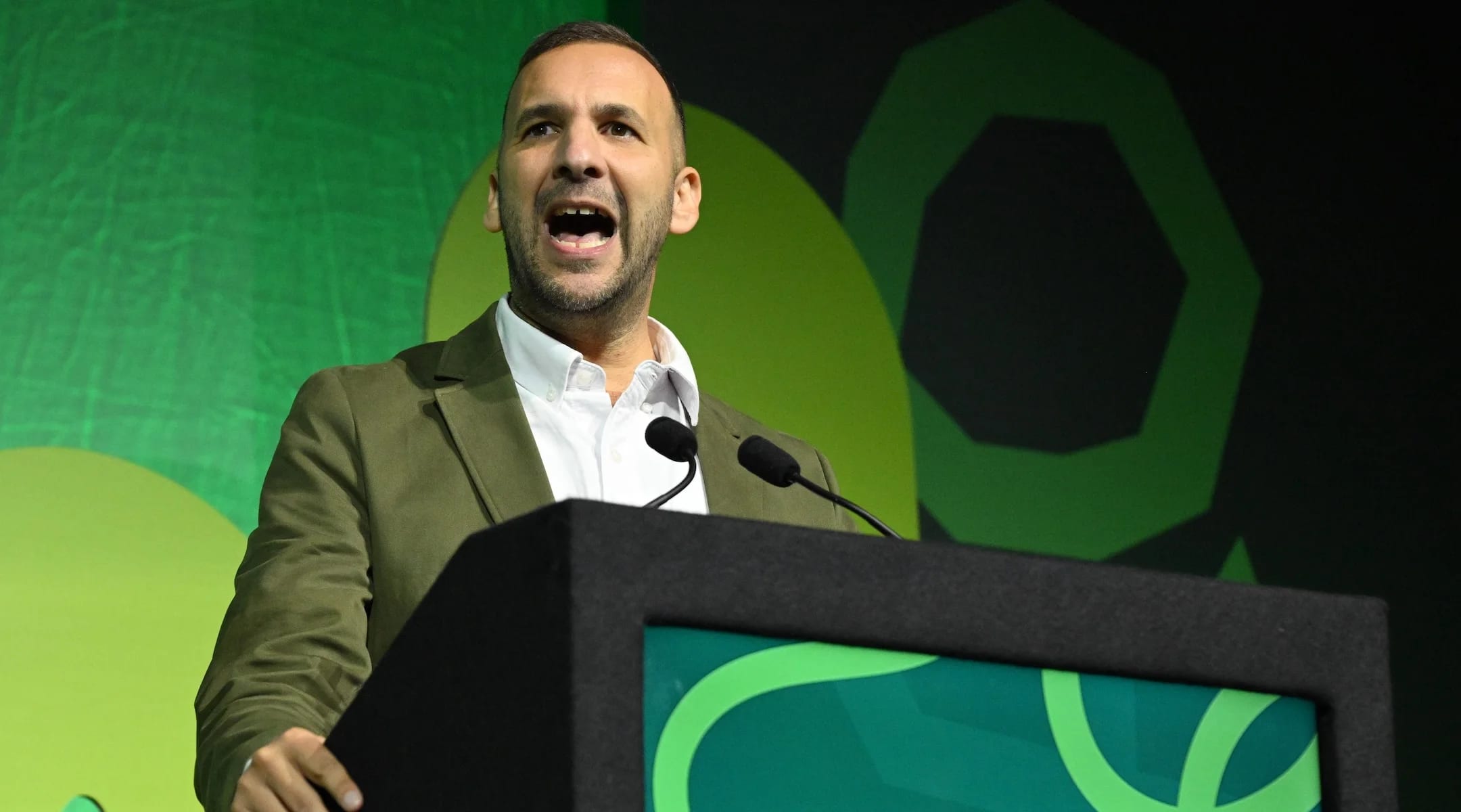 In Britain, ‘Jewish Greens’ chief mulls quitting party after ‘Zionism is Racism’ motion passes