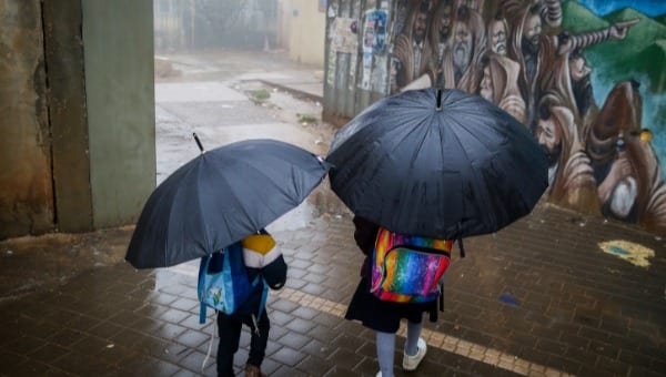 קחו מטריות לעבודה: אלו האזורים בהם צפוי לרדת היום גשם