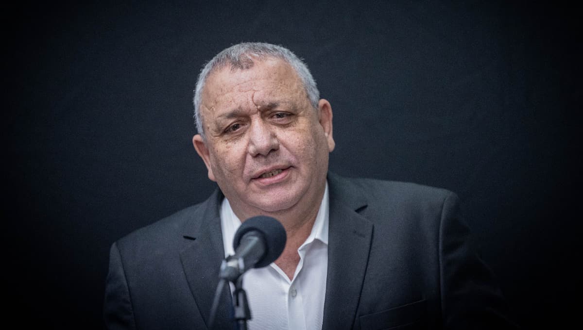 רגע לפני הבחירות: להתרסקות כזו איזנקוט לא ציפה | סקר מנדטים